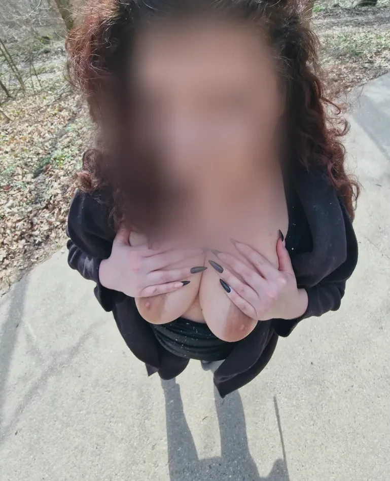 Claire, 23