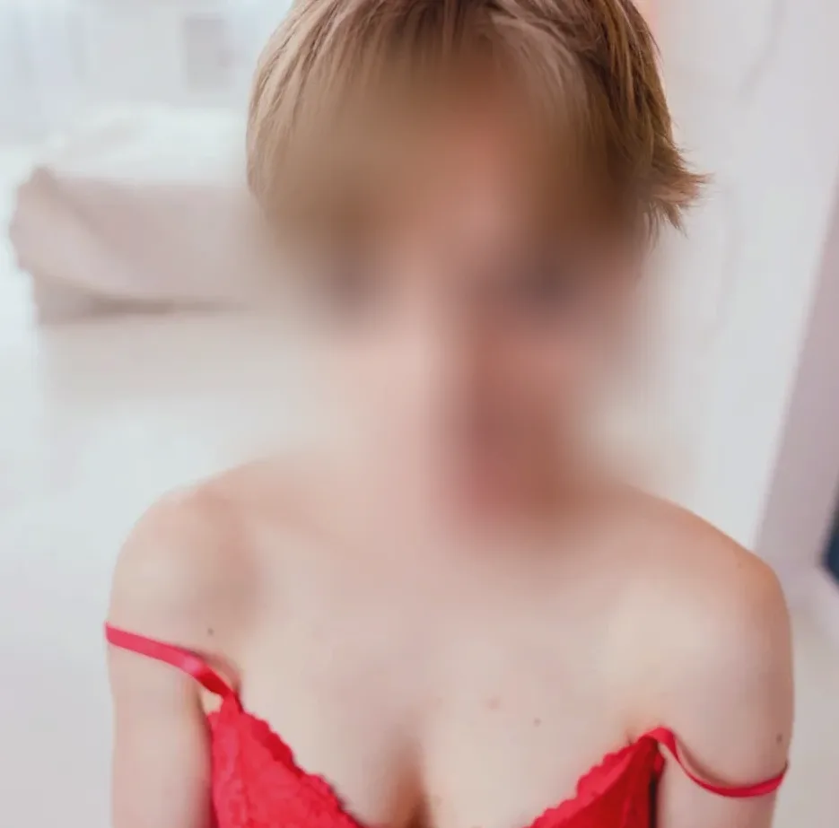Nicola, 30